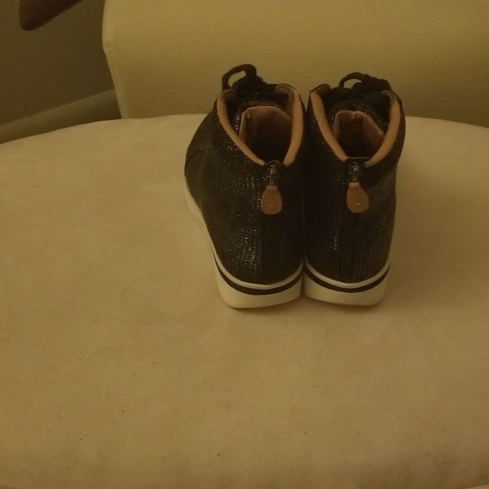 Sneakers - Picture 2 of 2